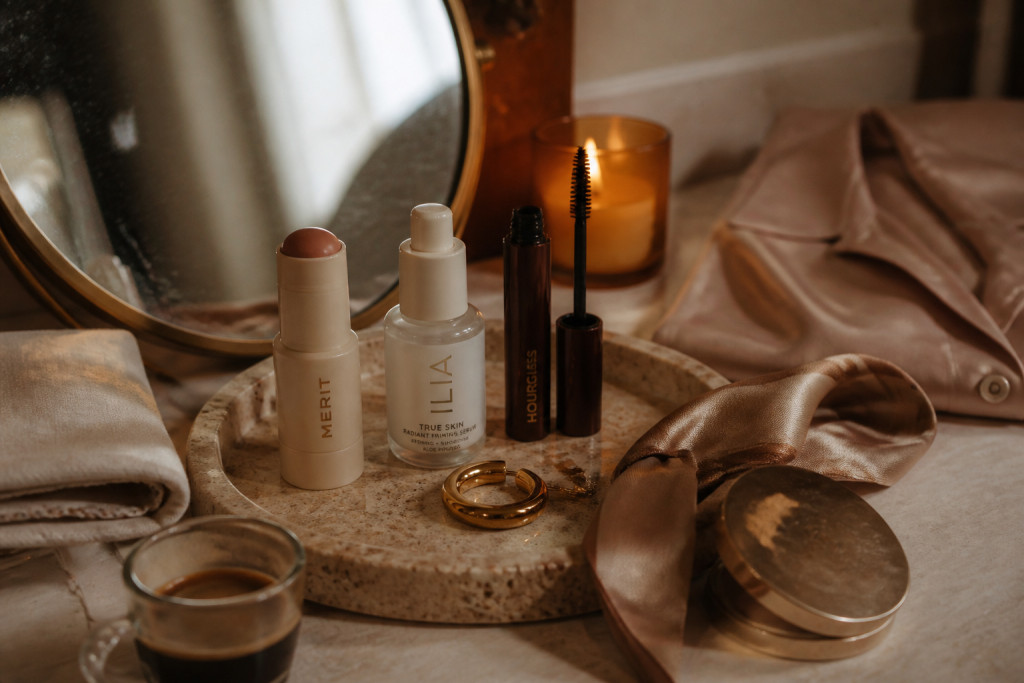 17 Soft Glam Date Night Looks With Candlelit Skin and Flirty Eyes