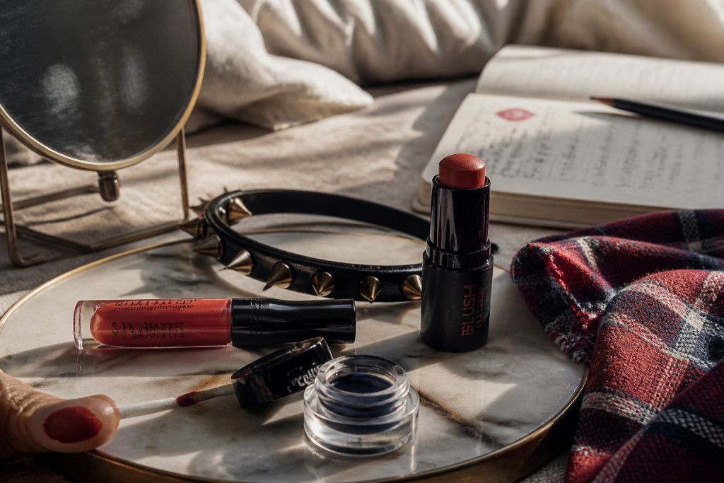 15 Easy Harley Quinn Makeup Looks You Can Pull Off Before the Party